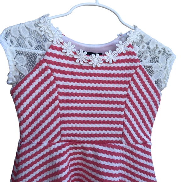 Ava and Yelly sz 4 coral & white striped knit dress with crocheted trim - Picture 2 of 6